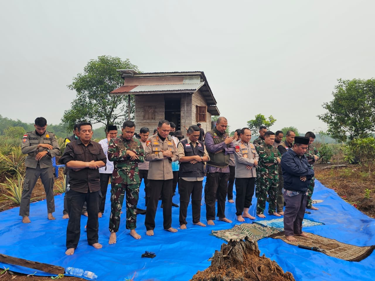 Di Tengah Penanganan Karhutla, Pangdam XIX/TT Gelar Salat Istisqa di Pulau Jumat
