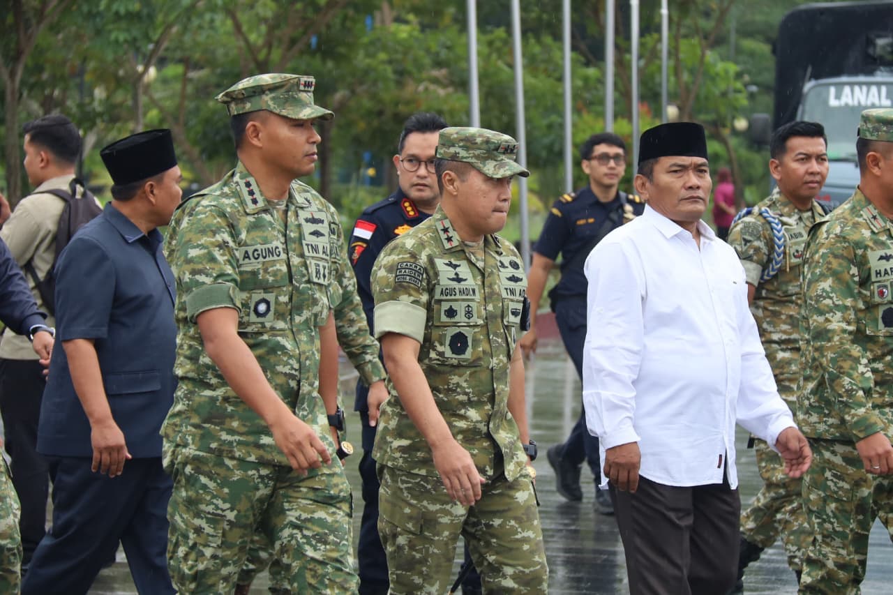 Pangdam XIX/Tuanku Tambusai Tinjau Bazar Murah dan Bakti Kesehatan HUT ke-81 TNI di Dumai